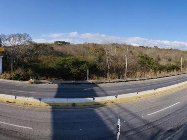 Terreno en Venta de 19,252 m. muy Comercial, sobre Autopista en Berriozábal, Chiapas
