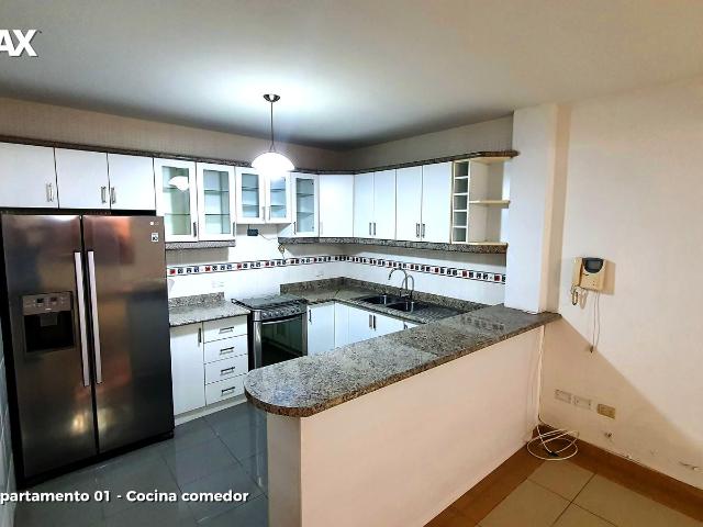En venta amplia casa con 5 departamentos, sólo 14 años de antigüedad, en San Martín de Porres