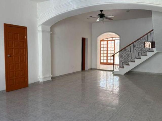 EN VENTA BONITA CASA COLONIAL DE 5 RECAMARAS EN EL TRADICIONAL BARRIO DE SAN ROMÁN