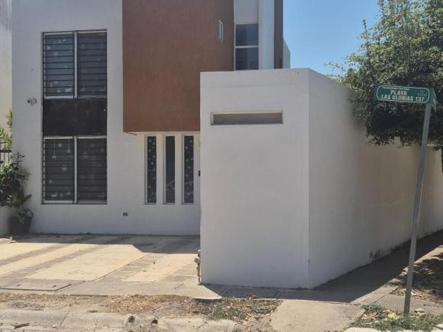 En venta casa muy modernizada en Banus 3