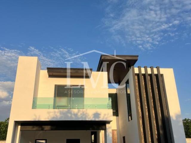 En venta casa moderna nueva y equipada en Rincón de Encinos norte de Saltillo