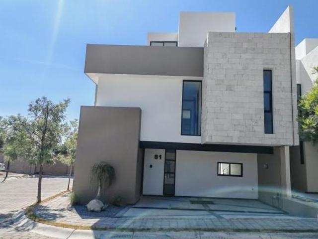 EN VENTA CASA NUEVA MUY AMPLIA EN FRACCIONAMIENTO LOMAS DE ANGELOPOLIS III, PUEBLA