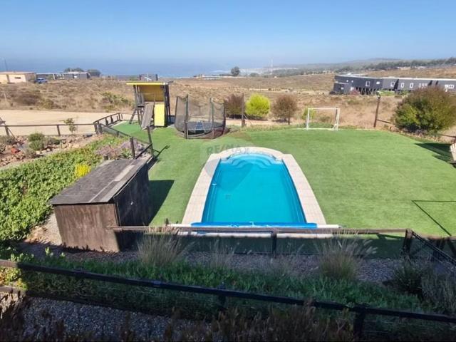 En venta casa amoblada en costa huaquen | 5 Dormitorios por 9690.00 en La Ligua