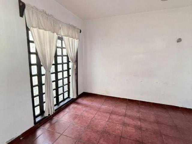 EN VENTA CASA AMPLIA DE 4 RECAMARAS EN JARDINES CERCA DE AVENIDAS PRINCIPALES