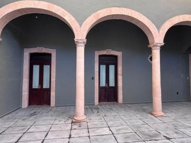 EN VENTA CASA ANTIGUA EN EL CENTRO HISTORICO DE LA CIUDAD