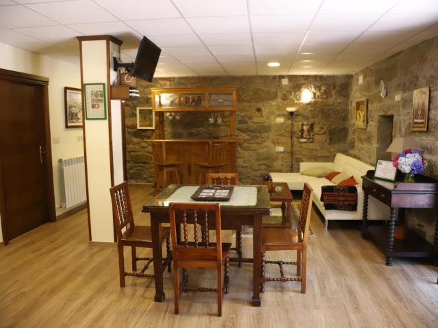 EN VENTA CASA EN PORTAS CON TERRENO, DE 5 DORMITORIOS, 3 BAÑOS, CON APARTAMENTO BONITO Y EDIFICACIÓN