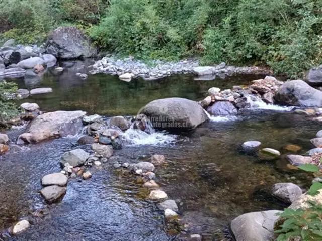 En venta casa camino al Salto El Claro | 3 dormitorios por 3300.00 en Pucón