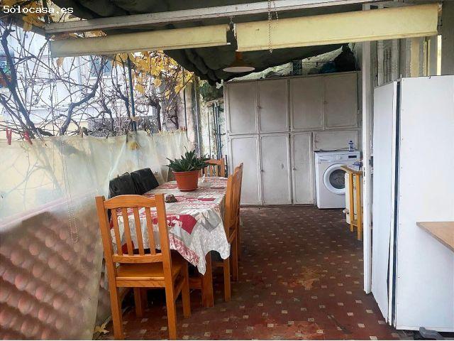 EN VENTA CASA CENTRICA EN CALDAS DE REIS DE DOS PLANTAS CON AMPLIO TERRENO Y GARAJE