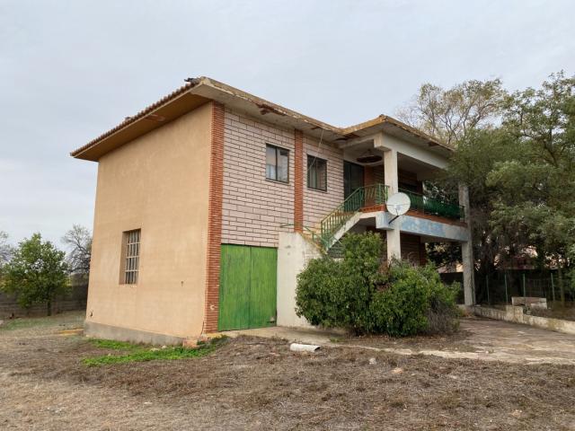 EN VENTA CASA CON TERRENO EN MONREAL DEL CAMPO TERUEL