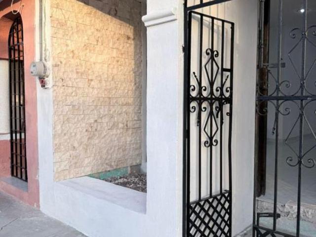EN VENTA CASA CON BONITOS ACABADOS MODERNOS A UNOS MINUTOS DEL MALECON