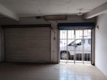 En venta casa con Local Comercial en Otilio Montaño