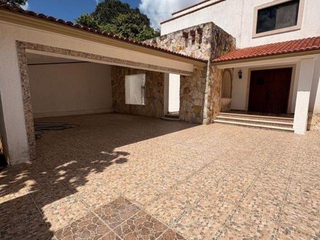 EN VENTA CASA CON PISCINA, EN MONTES DE AMÉ