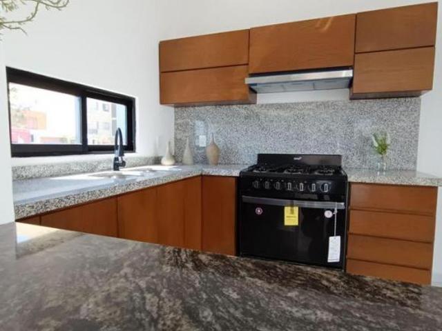 EN VENTA CASA CON RECAMARA EN PLANTA BAJA EN LOMAS RESIDENCIAL