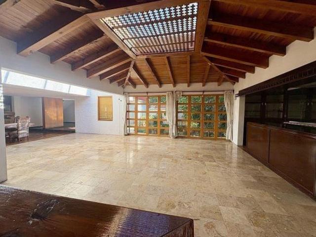 EN VENTA Casa con seguridad en La Herradura