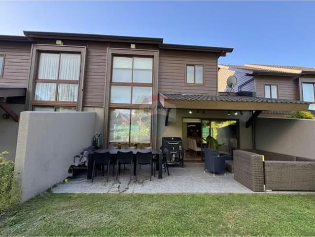 En venta casa costa pucón | 6 dormitorios por 11900.00 en Pucón