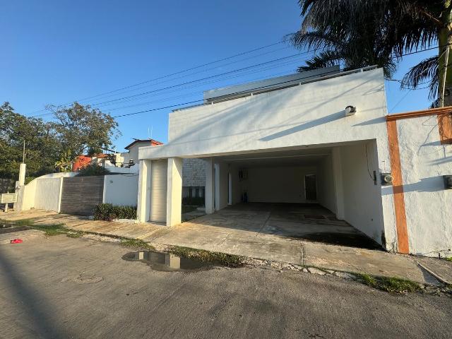 EN VENTA CASA DE DOS NIVELES EN PLAYA BONITA, CAMPECHE
