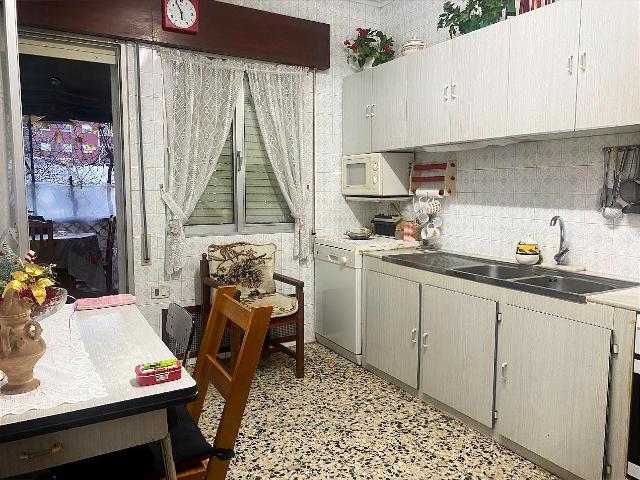 EN VENTA CASA PLENO CENTRO DE CALDAS DE REIS DE DOS PLANTAS CON AMPLIO TERRENO Y GARAJE