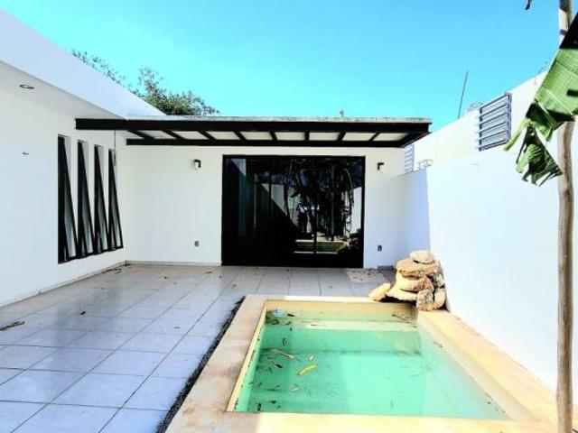 EN VENTA CASA DE 1 PISO CON 3 RECAMARAS CADA UNA CON SU BAÑO ALBERCA EN PRIVADA KANAN CONKAL YUCATAN