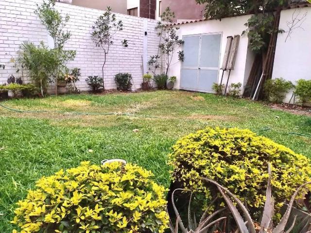 EN VENTA CASA DE 3 NIVELES Y JARDIN EN SAN BORJA
