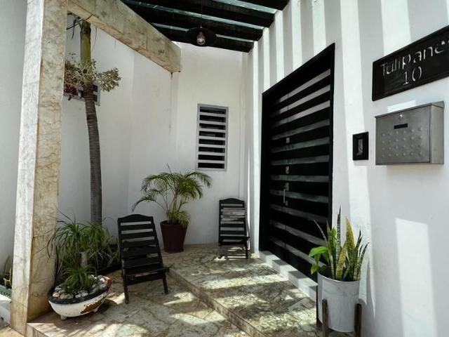EN VENTA, Casa de 3 niveles en Lomas de las Flores II, Campeche