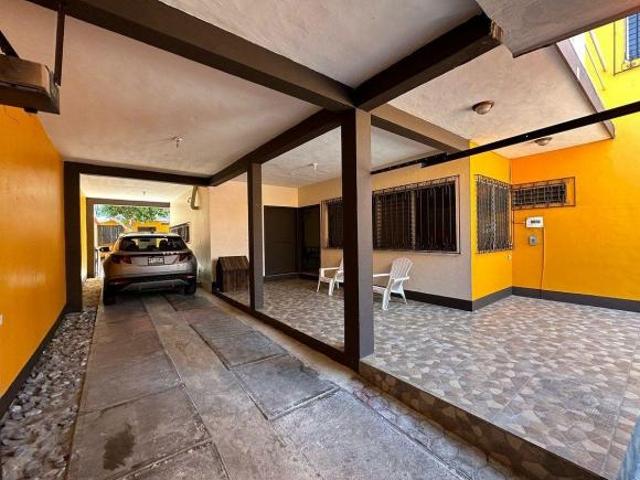 En Venta. Casa de 3 Recámaras + Cuarto de Servicio. Carmen, Campeche