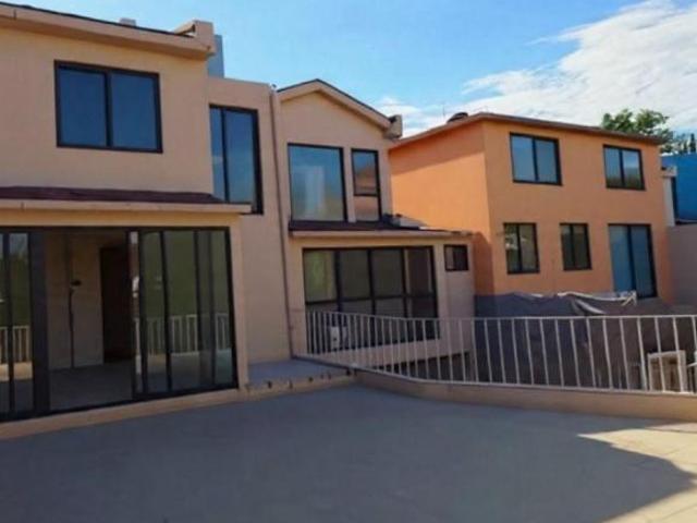 EN VENTA CASA EN CONDOMINIO CON VISTA PANORÁMICA