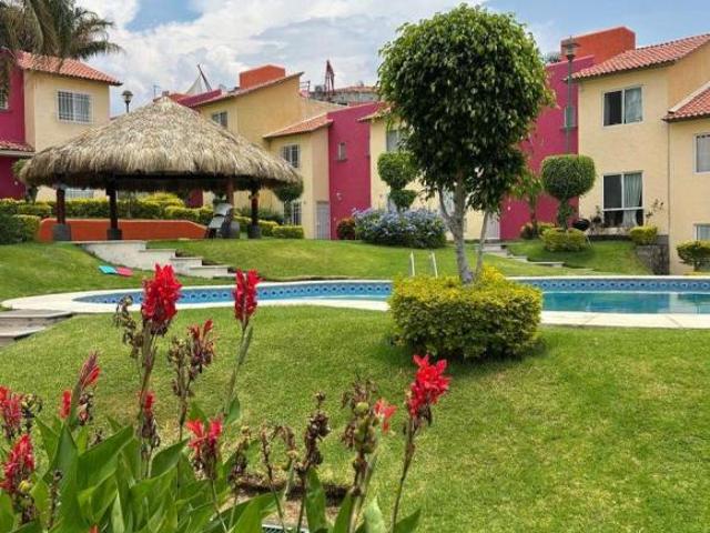 EN VENTA CASA EN CONDOMINIO EN LOMAS DE AHUATLAN
