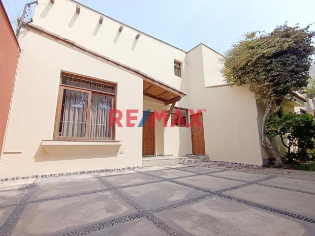 En Venta Casa En Urb. La Molina Vieja | 465 M² De Terreno | 4 Dormitorios | Jardín