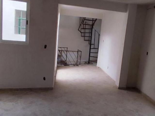 En venta casa en esquina recién remodelada, 5 recamaras 3 baños completos