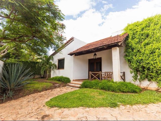 EN VENTA CASA EN LOMAS DEL CASTILLO