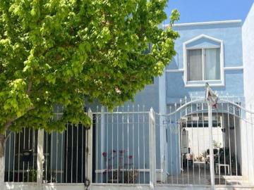 En venta casa en privada Puerta del Rey al oriente de Saltillo