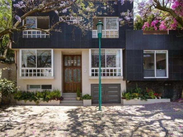 En Venta Casa en Zona Parque del Pedregal, 4 recámaras. Roof Garden. Fraccionamiento Exclusivo. 350