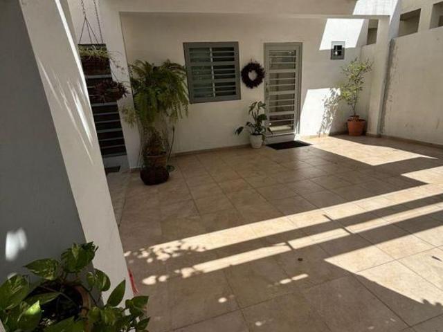 EN VENTA CASA FRENTE A PARQUE AMUEBLADA COLONIA PRIVADA FTE HEB Y AV REPÚBLICA ESCOBEDO N.L