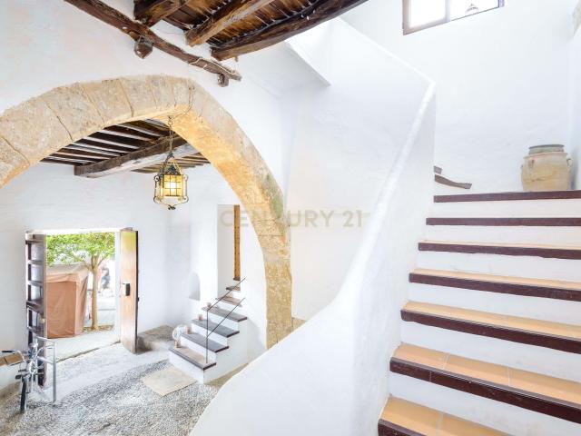En venta: Joya histórica en el corazón de Dalt Vila: Mucho más que una casa