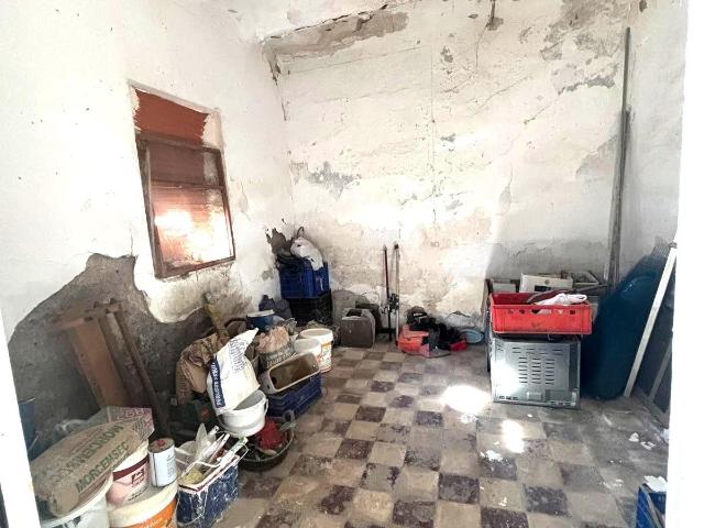 EN VENTA – CASA PARA REFORMAR EN LOS ROSALES