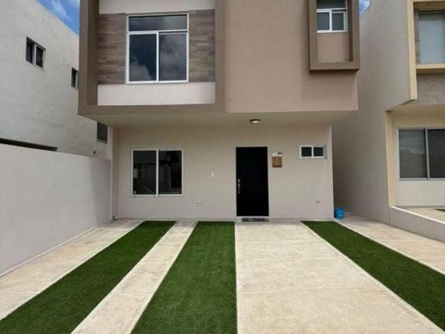 En venta casa separada con patio trasero, aplica a creditos