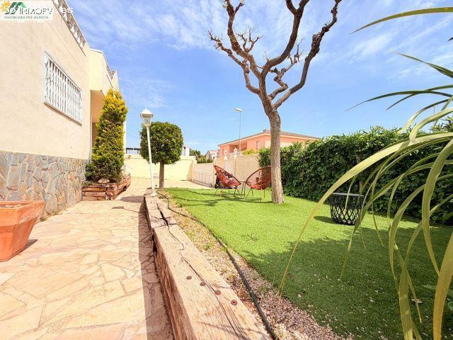 EN VENTA CHALET EN COSTA NORTE VINARÒS, ZONA BARCO, SALDONAR!