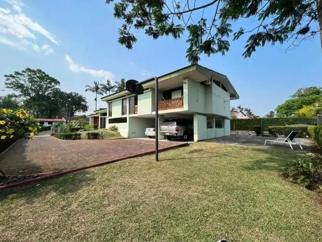 EN VENTA CON AMPLIO JARDIN FRACCIONAMIENTO
