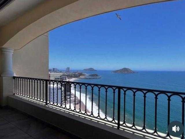 EN VENTA DEPARTAMENTO EN MAZATLAN EN GAVIAS GRAND A PIE DE PLAYA, 2 RECAMARAS, AMUEBLADO