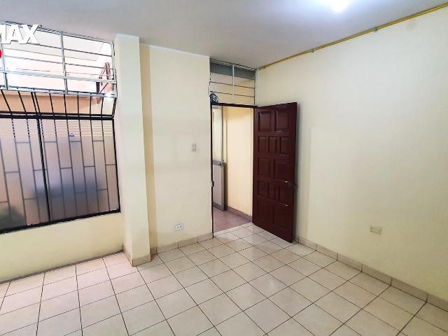 En venta departamento en primer piso, frente a parque, por la Municipalidad de San Martín de Porres