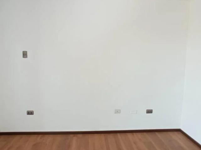 En venta departamento en urb los pinos vallecito