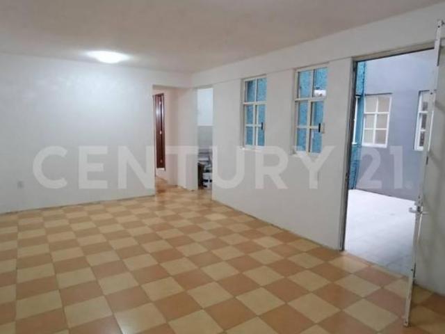 En Venta Departamento Remodelado en 1er Nivel. Valle de Aragón 1era Secc