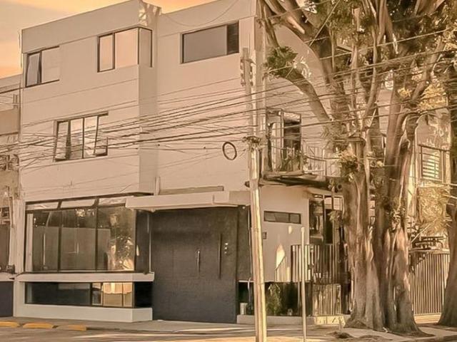 En venta Edificio Comercial en Avenida La Paz
