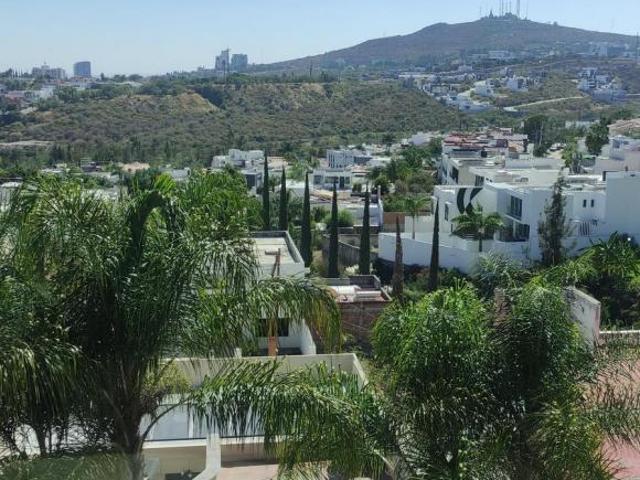 En venta en casa con alberca, doble terreno y doble frente. 4 recámaras