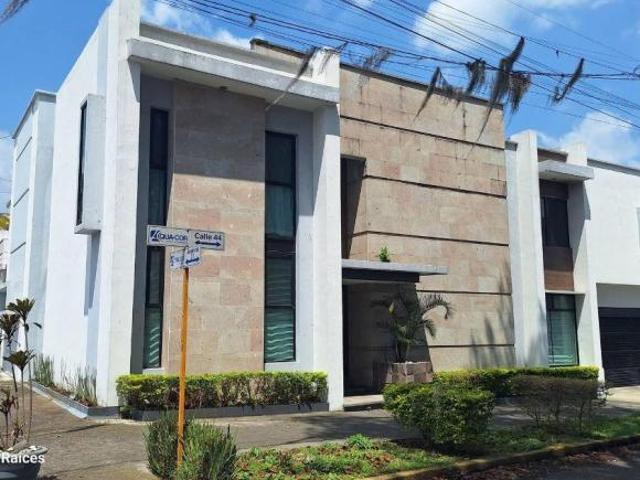 EN VENTA EN ESQUINA 3 RECAMARAS 305m2