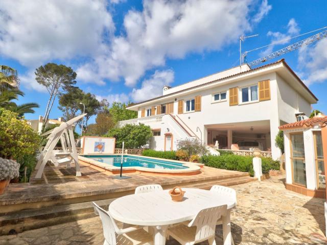 En venta en exclusiva a través de Imperial Properties. Esta. 270m² Santa Ponça