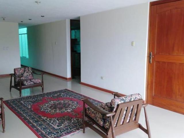 En venta espacioso y cálido departamento en adepa, josé luis bustamante y rivero