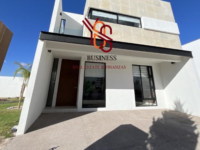 En Venta Espectacular Casa Moderna al Norte de Aguascalientes!