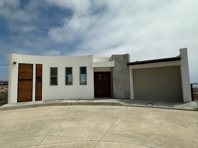 En Venta Espectacular Casa Multinivel/ Amplias terrazas con vista al mar