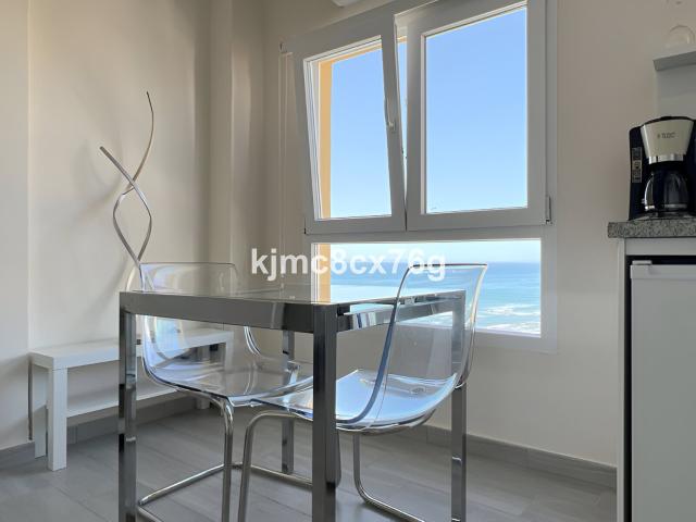 En Venta: Estudio Reformado En Primera Línea De Playa En Cal. 31m² Mijas Costa